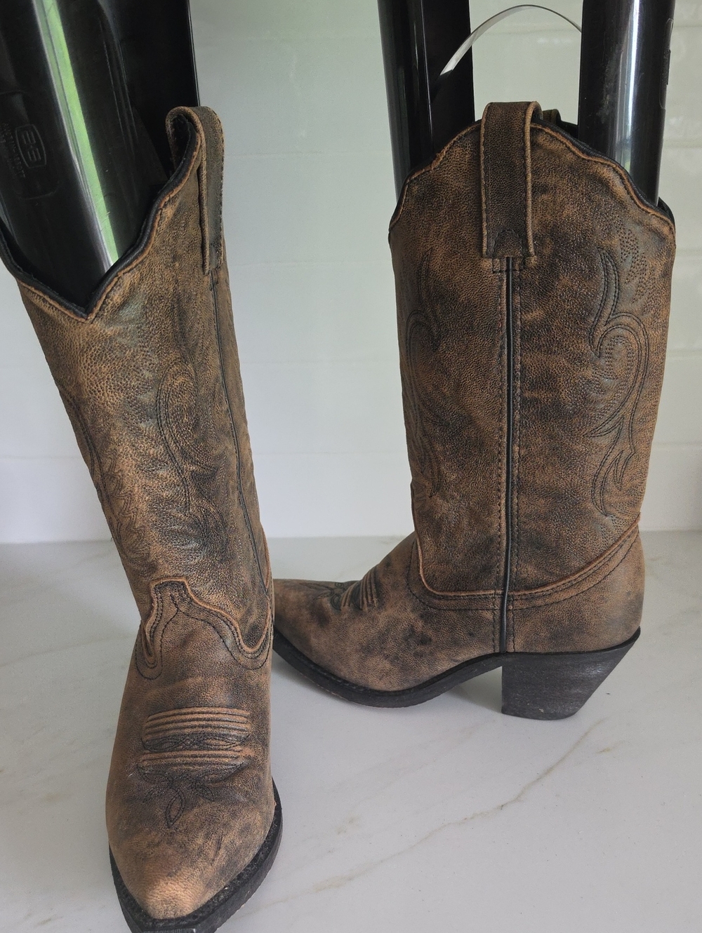 Rockin' Country Distressed Leather Cowboy Boots – Size 6